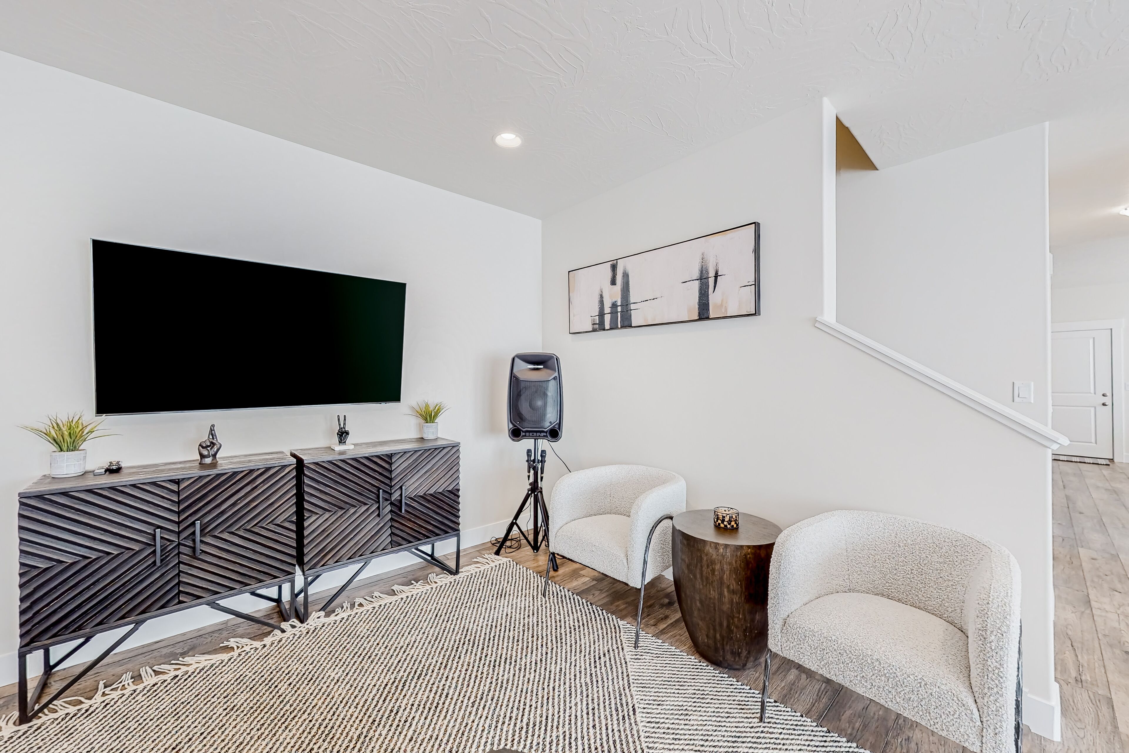 Desert escape with a game room, adult bikes, patio, grill, washer/dryer, and AC