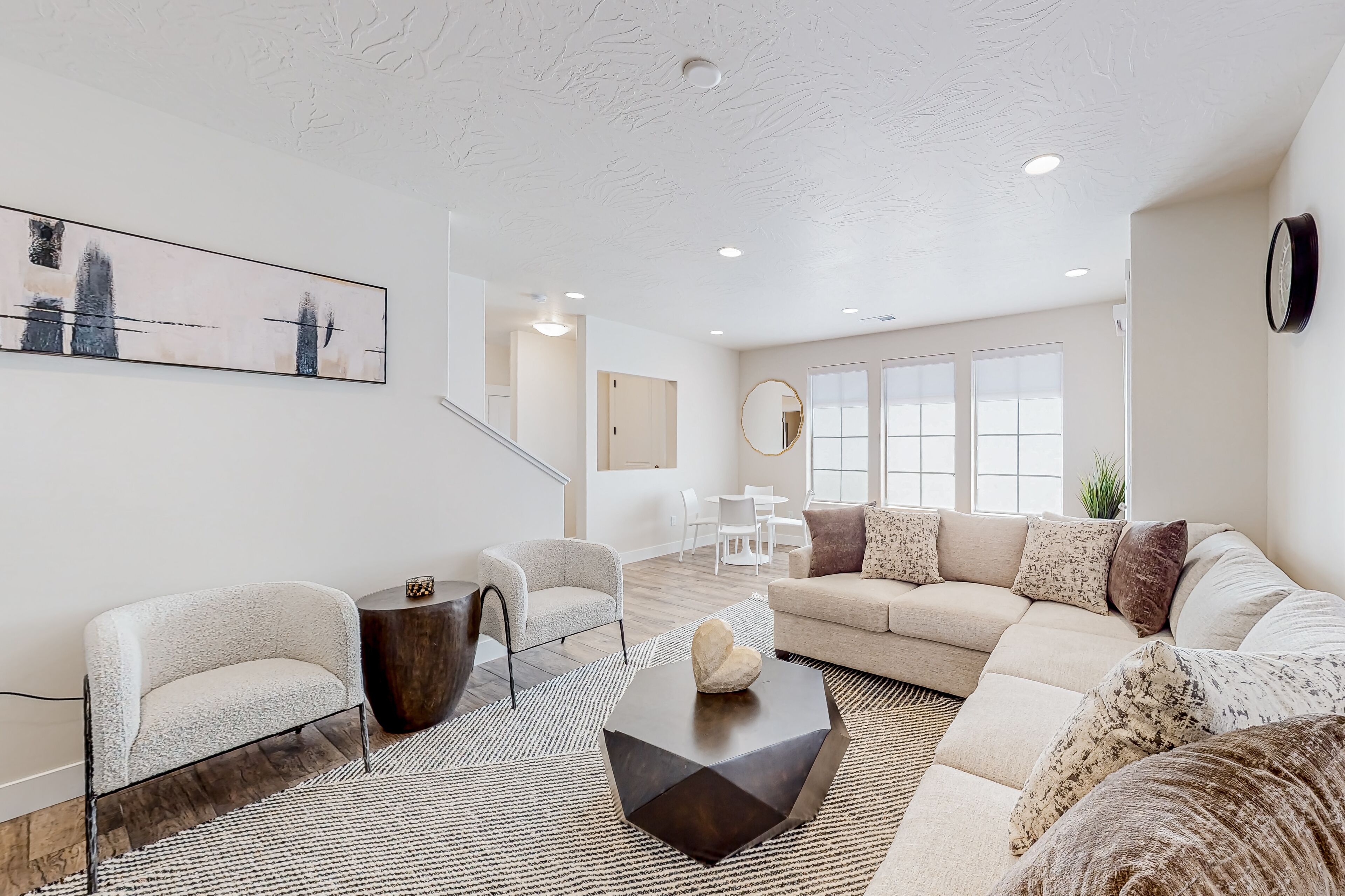 Desert escape with a game room, adult bikes, patio, grill, washer/dryer, and AC