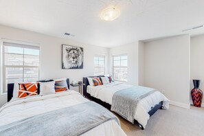 4 bedrooms, iron/ironing board, Internet, bed sheets