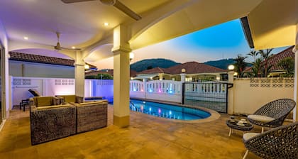Private 4 Bedroom Pool Villa - NG411