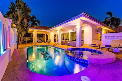 Private 4 Bedroom Pool Villa - NG411