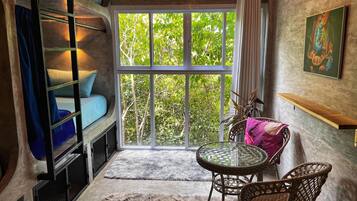 Blue Caterpillar (6 Beds Dorm)