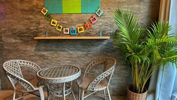 Mad Hatter (6-Beds Dorm)