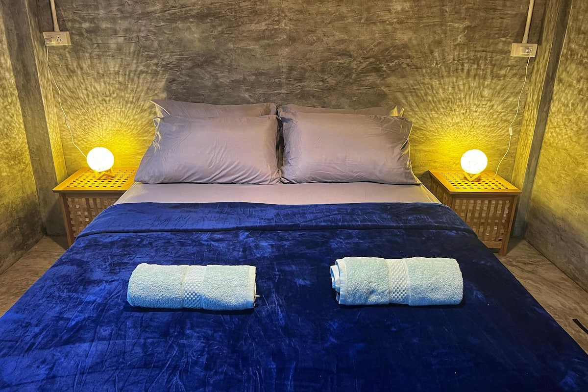 Baby Oyster 1 (Private Room) | Free WiFi, bed sheets