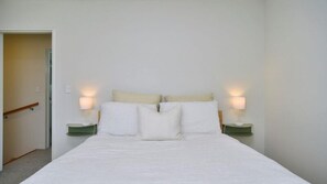 2 slaapkamers, een strijkplank/strijkijzer, gratis wifi, beddengoed