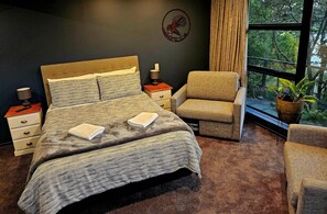 1 bedroom, WiFi, bed sheets - Fantail Hide on Larnach Rd (Dunedin)