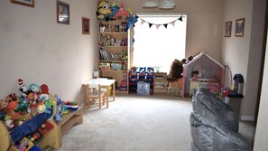 Children's area - 3 bed/3 bathroom pool home, jacuzzi, great location, gated community. (Davenport)