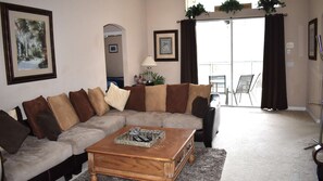 TV, video games, DVD player, books - 3 bed/3 bathroom pool home, jacuzzi, great location, gated community. (Davenport)