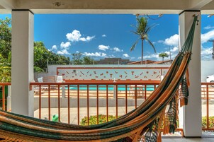 14-英寸液晶电视（配备卫星频道）、电视、办公室