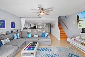 TV, fireplace