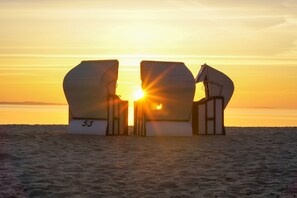 Plage à proximité, chaises longues