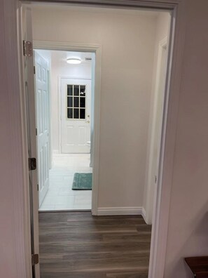 Interior - room 7 : cozy private queen bed & private bath (Las Vegas)