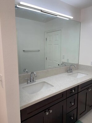 Hair dryer, towels, soap, toilet paper - room 7 : cozy private queen bed & private bath (Las Vegas)