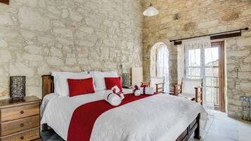 Iron/ironing board, Internet, bed sheets