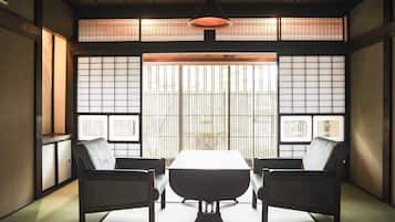 ๋ฃธ, ๊ธ์ฐ (Takahama, 28sqm, Max. 2 people) | ๊ฑฐ์ค ๊ณต๊ฐ