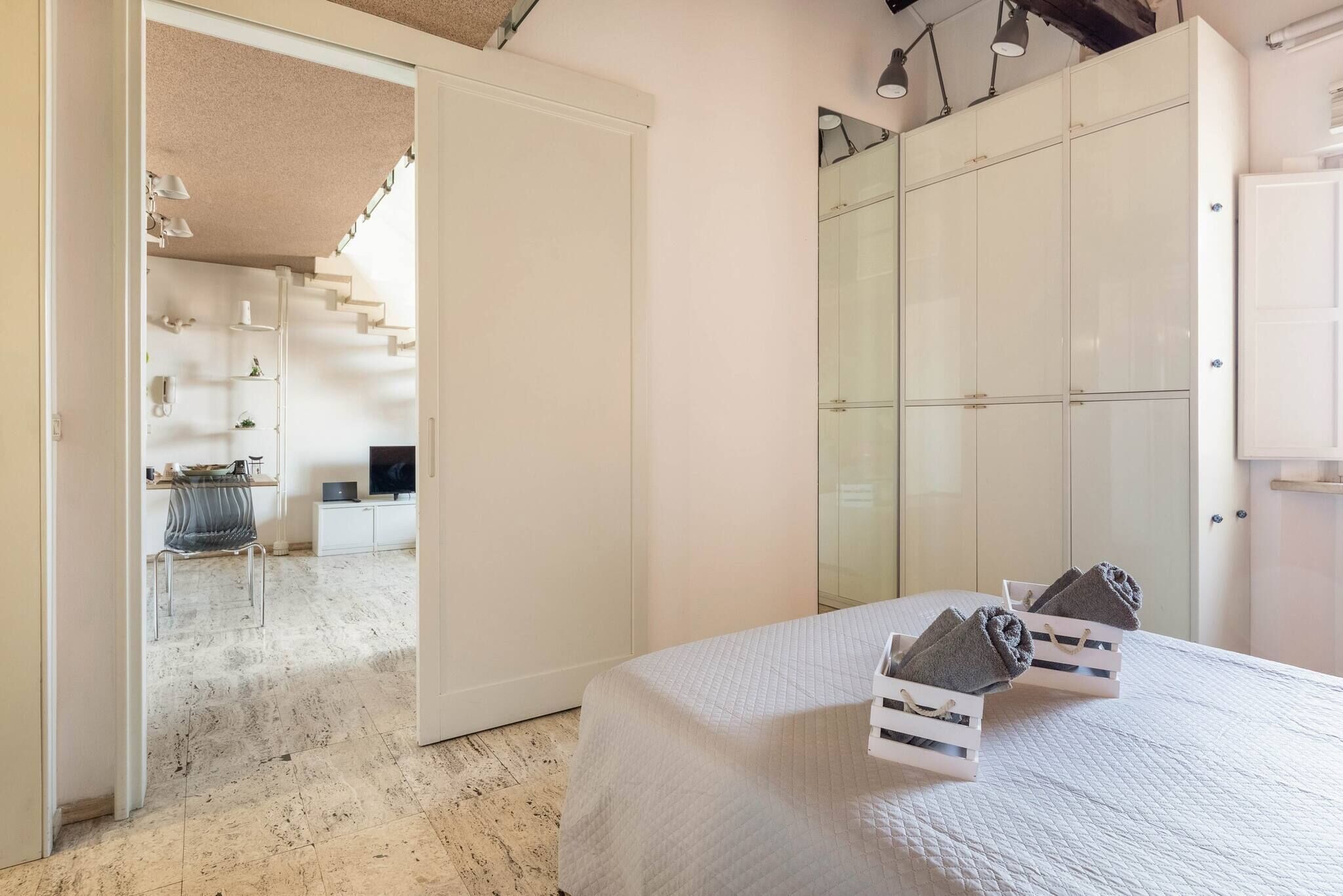 1 chambre, fer et planche à repasser, accès Internet