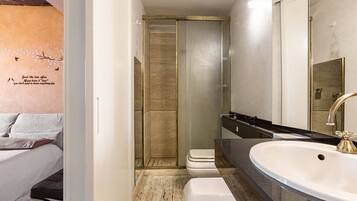 Duschwanne, Haartrockner