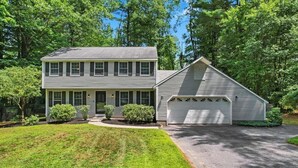 Exterior - Hot Tub/Pool Table- Hidden Gem of Saratoga Springs (Gansevoort)