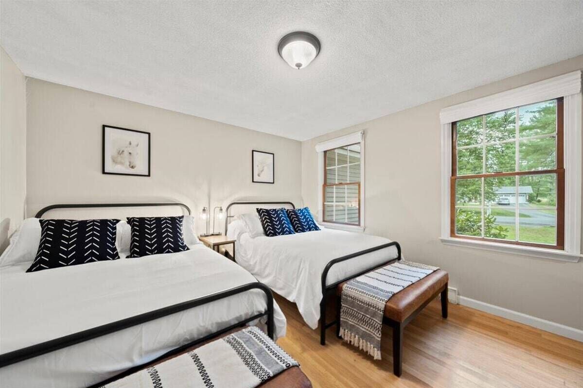 5 bedrooms, iron/ironing board