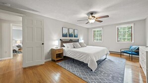 5 bedrooms, iron/ironing board - Hot Tub/Pool Table- Hidden Gem of Saratoga Springs (Gansevoort)
