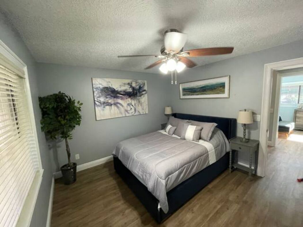 Waterfront view property 5 minutes from the beaches!