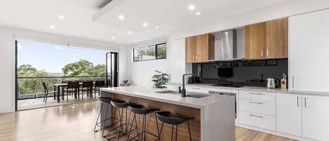 Refrigerador, microondas, parrilla de estufa y lavavajillas