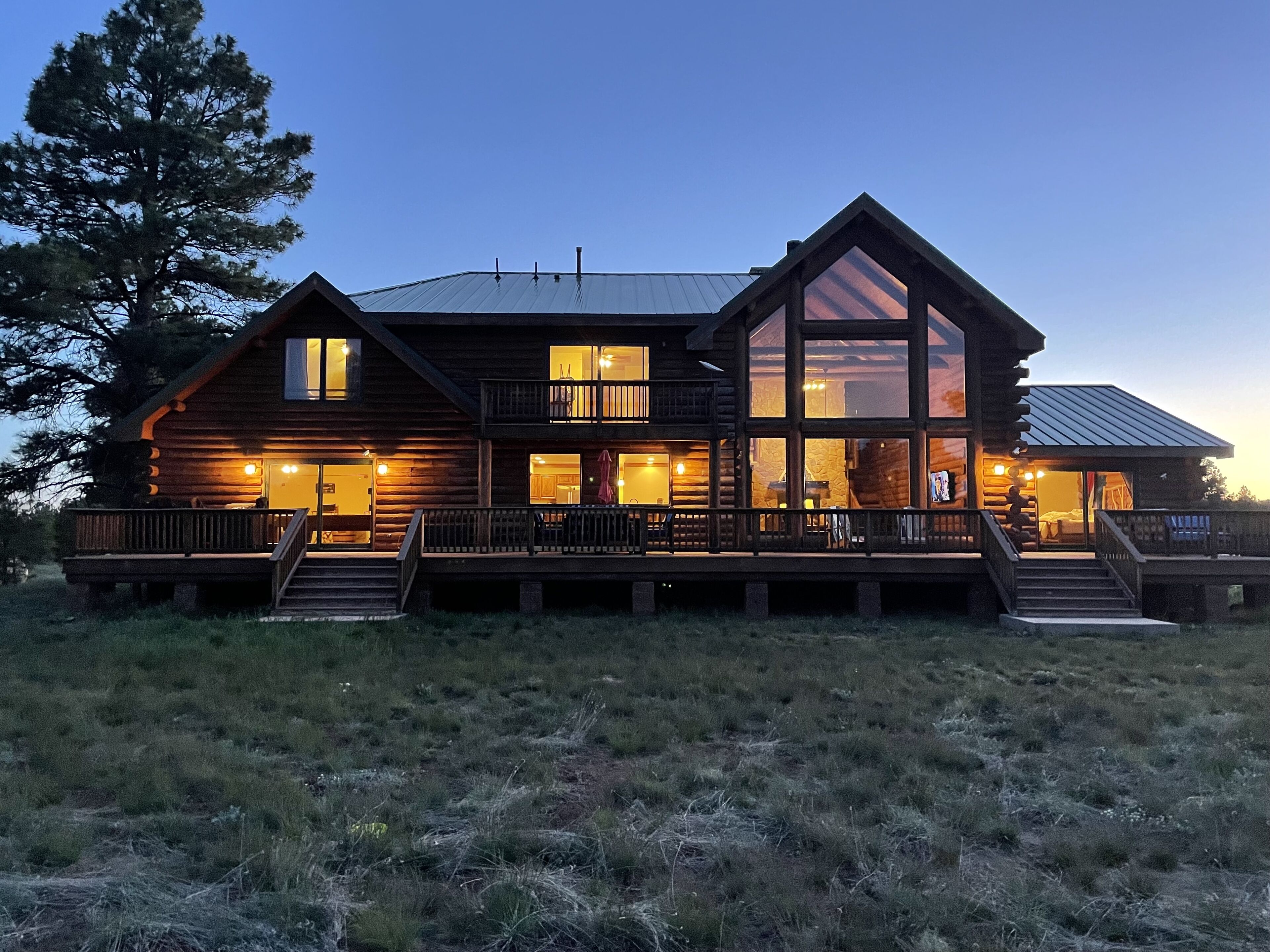 Spacious cabin near Flagstaff & Williams w/ views of Snowbowl & National Forest