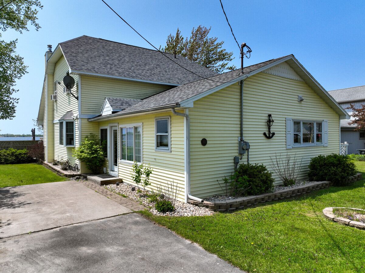 Huge Sandy Pond LAKE HOUSE - Sleeps 14!