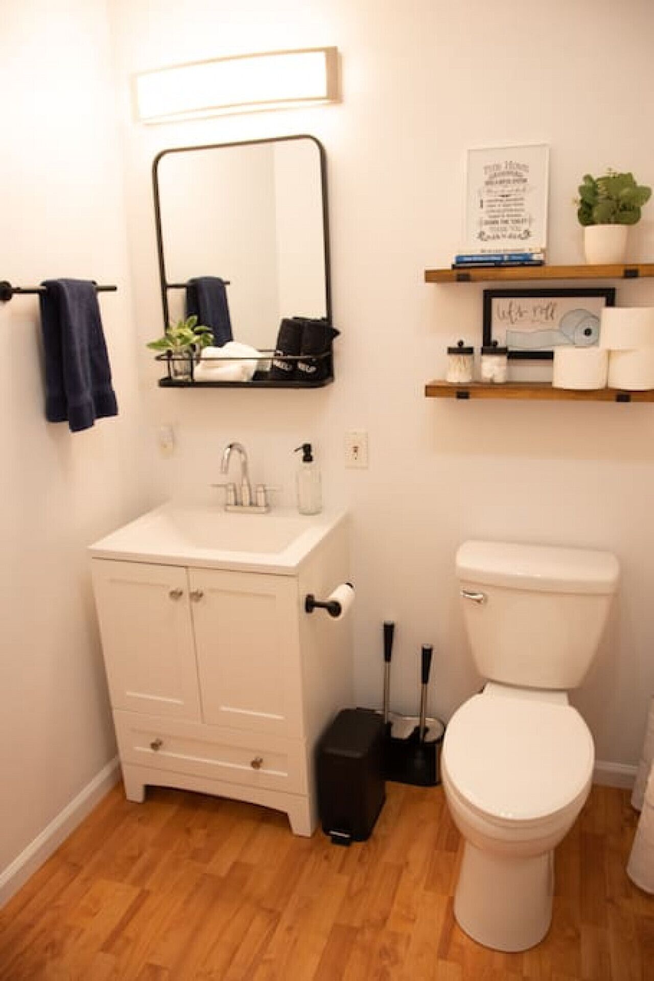 Huge Sandy Pond LAKE HOUSE - Sleeps 14!