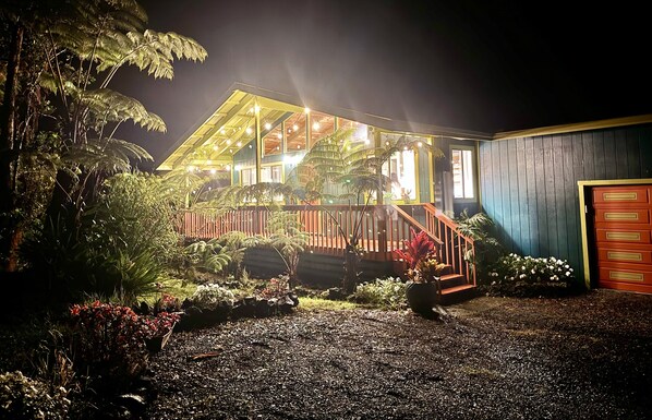 Exterior - The Jungalow is a charming renovated bungalow minutes from Volcano National Park (Volcano)