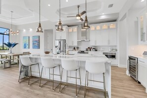 Kühlschrank, Mikrowelle, Ofen, Geschirrspüler