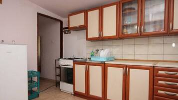 Apartment, 2 Bedrooms, Smoking, Patio | Private kitchen
