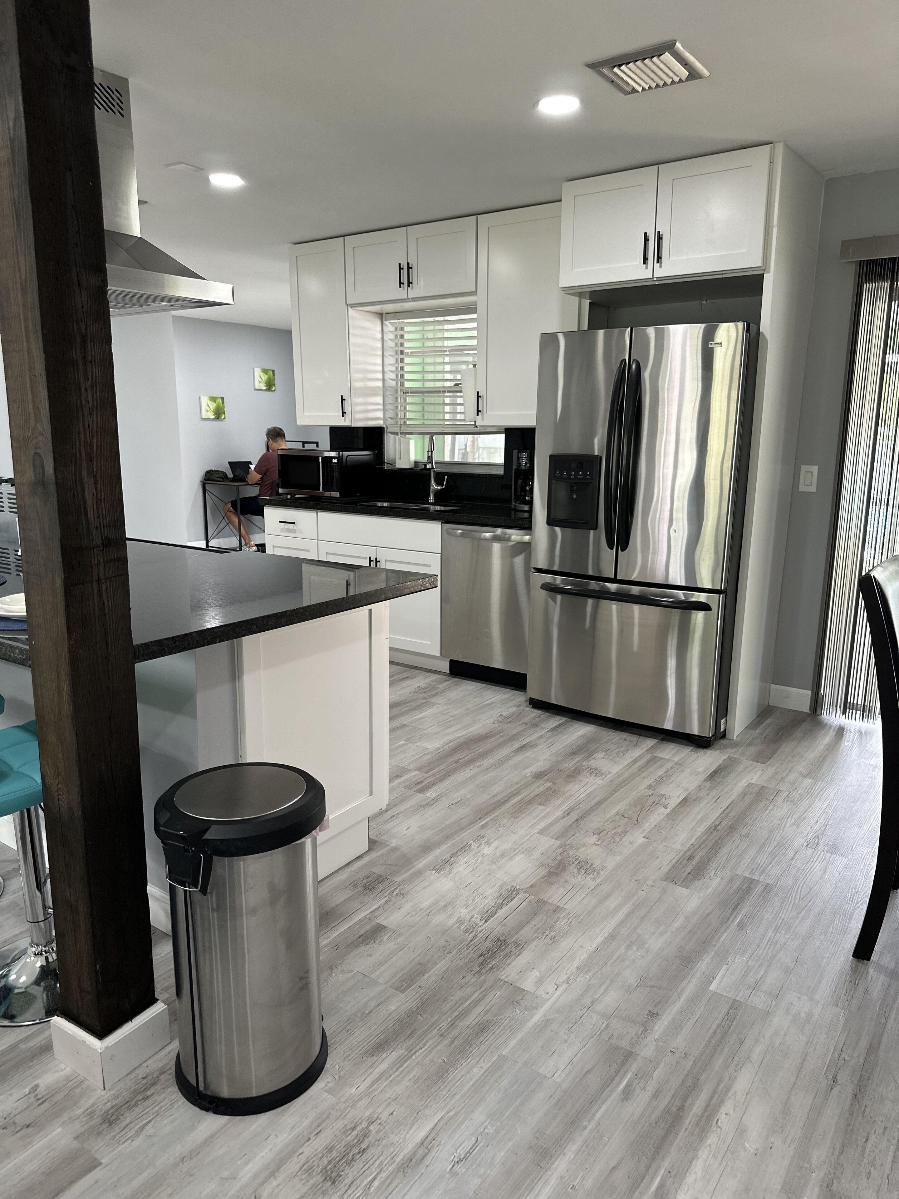 Entire Private PooL 4 bdrm home West Palm 5 min to the beach, airport, zoo