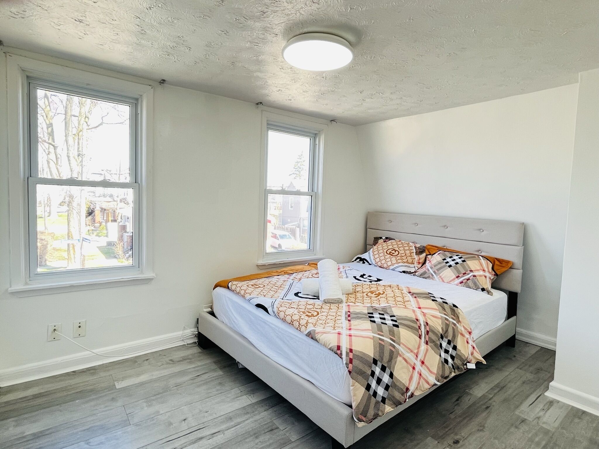 Walk to the Falls! Cozy and Lovely Home in Niagara