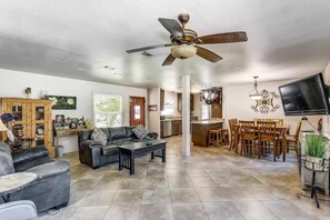 Living area - Waterfront 3 BR home with salt water pool (Fort Walton Beach)