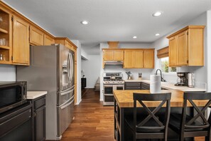 Refrigerador, microondas, horno, placa de cocina