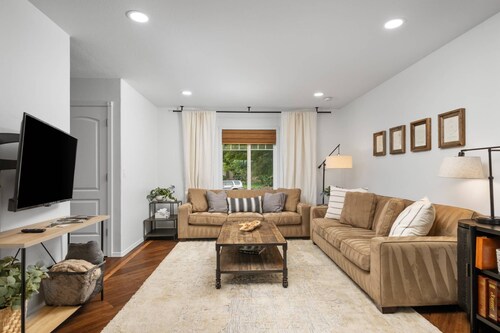 Wonderful Wine Country Location, Pet Friendly, Fully Fenced Backyard, 1/2 Mile From Downtown Dundee