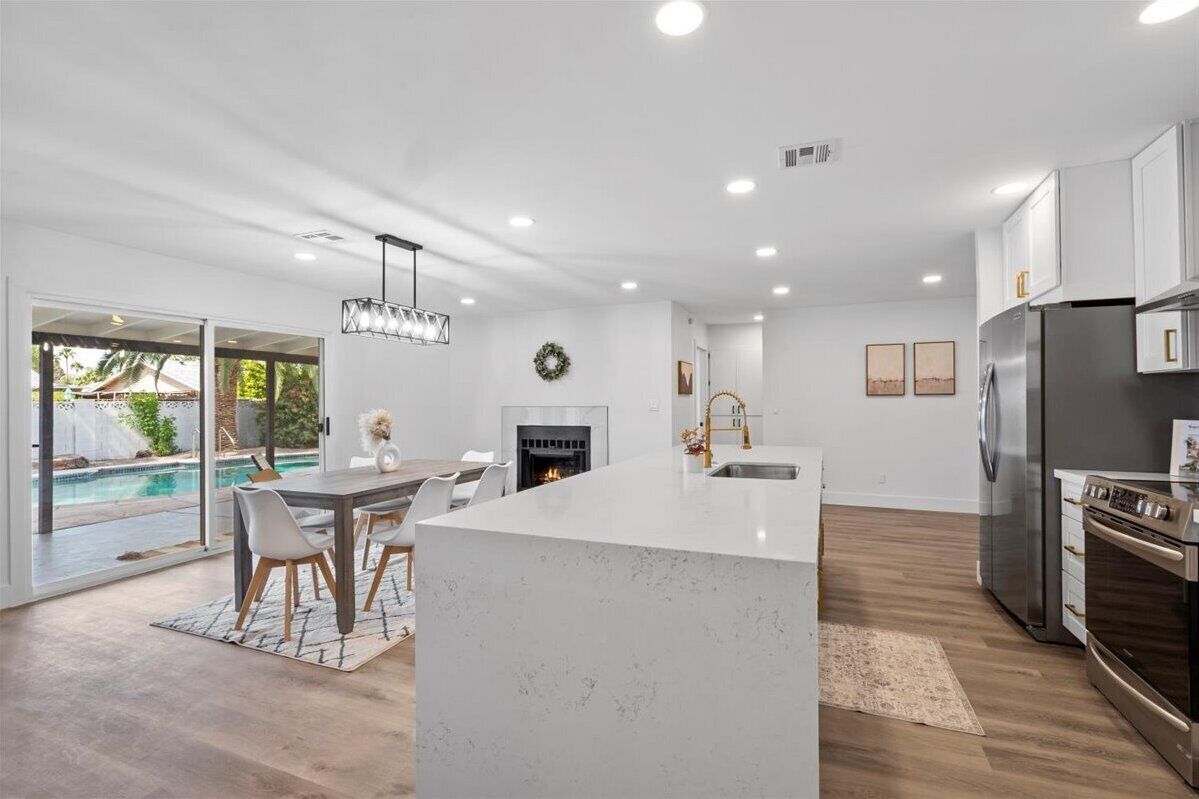 5 mins. to Old Town! Scottsdale Urban Oasis - Pool+Firepit+Games