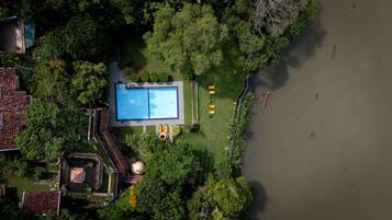 Piscina a l'aire lliure
