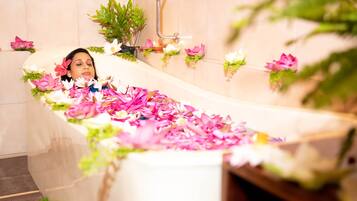 Couples treatment room(s), body treatments, Swedish massages