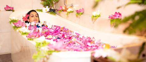 Couples treatment rooms, body treatments, Swedish massages