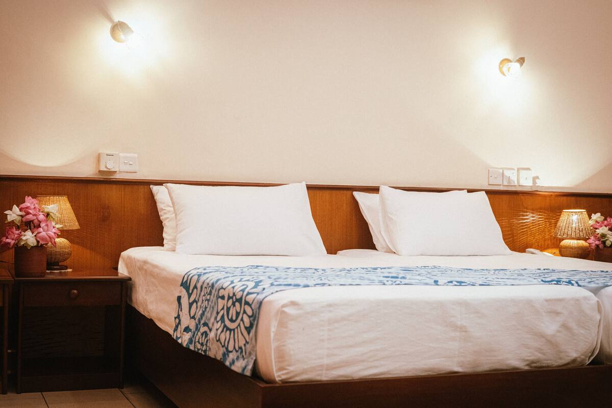 豪華雙人房, 露台, 湖景 | 高級寢具、記憶棉床墊、書桌、手提電腦工作空間