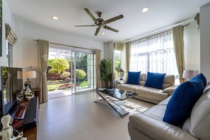 Deluxe Villa | Living area - 3 Bed Pool Villa in Great Location - STV (Hua Hin)