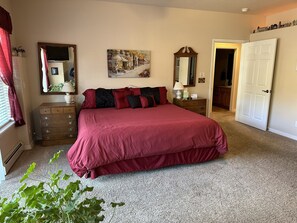 2 Schlafzimmer, Schreibtisch, Bügeleisen/Bügelbrett, Reisekinderbett