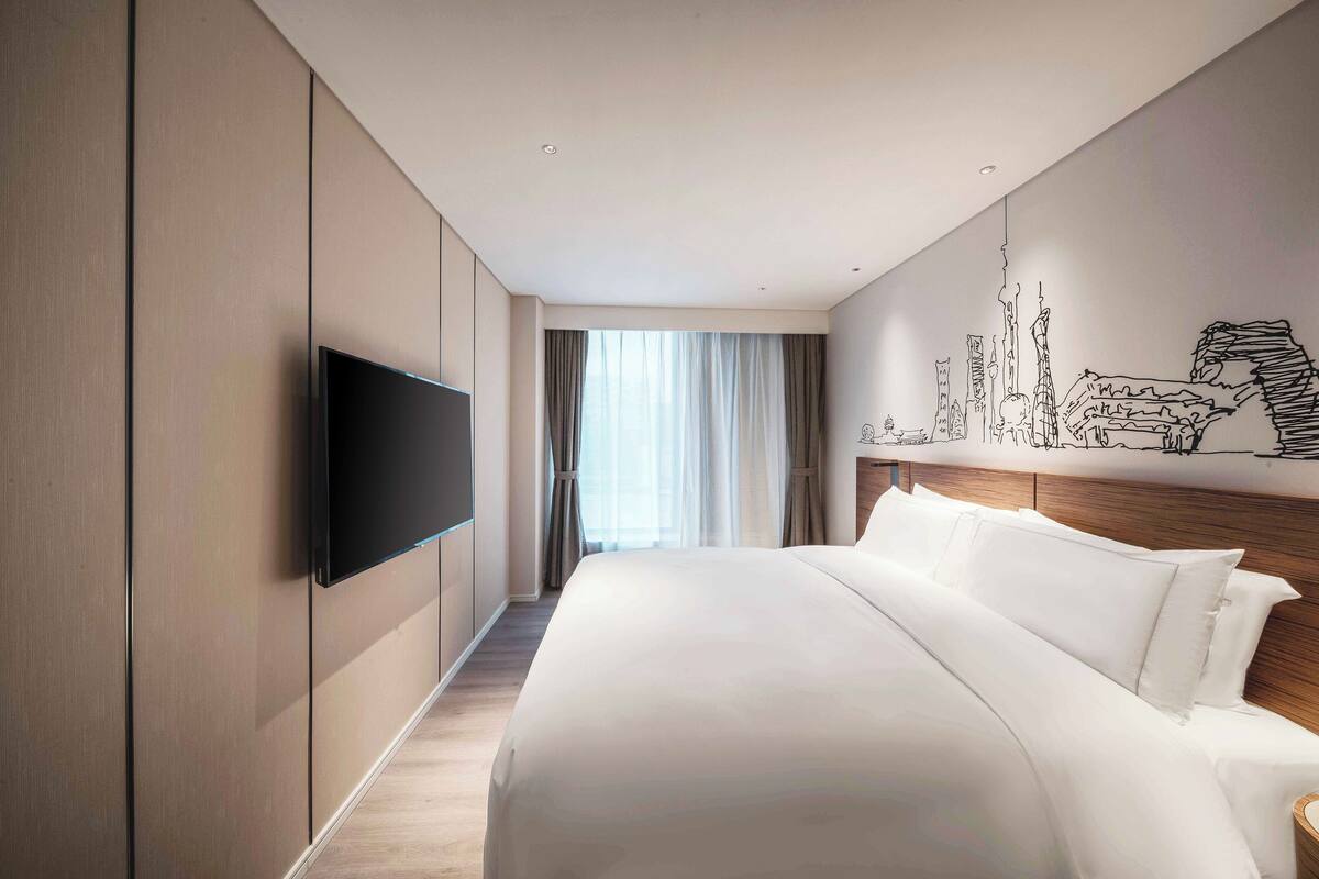 Kamar Double Standar, 1 Tempat Tidur Queen (Audio-visual King Room) | Seprai premium, selimut bulu angsa, dan bantalan ekstra lembut