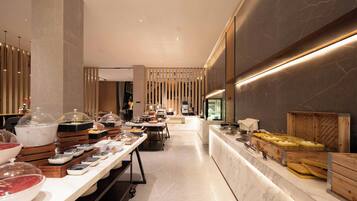 Café da manhã com buffet todos os dias mediante uma taxa