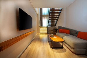 Premium bedding, down duvets, pillow-top beds, free minibar - UrCove by HYATT Shanghai Lujiazui EXPO (Shanghai)