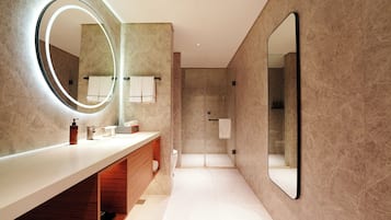 Standard King - Closed window | Bathroom | Shower, rainfall showerhead, designer toiletries, hair dryer