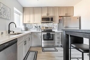 Private kitchen - Super Convenient, Super Clean, and Super Comfy (Phoenix)