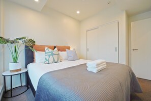 2 chambres, fer et planche à repasser, Wi-Fi gratuit, draps fournis